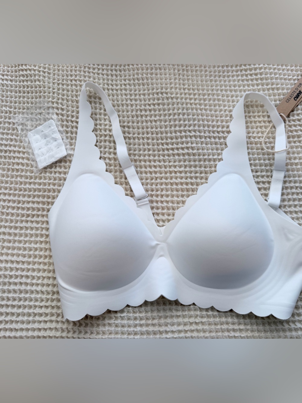 Celeste D’Or Curve Scalloped Deep V Wireless Jelly Bra White S NWT